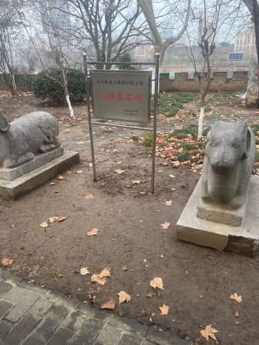 梁临川靖惠王萧宏墓石刻