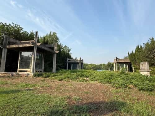 吉山失考墓石刻