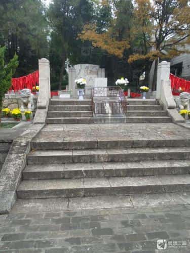 “一二·一”四烈士墓