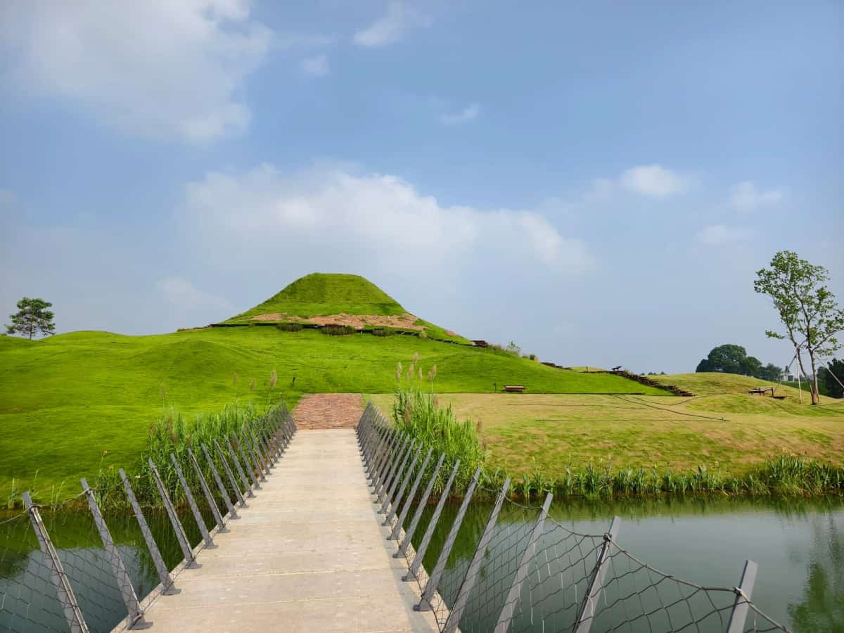 笔架山龙山墓群