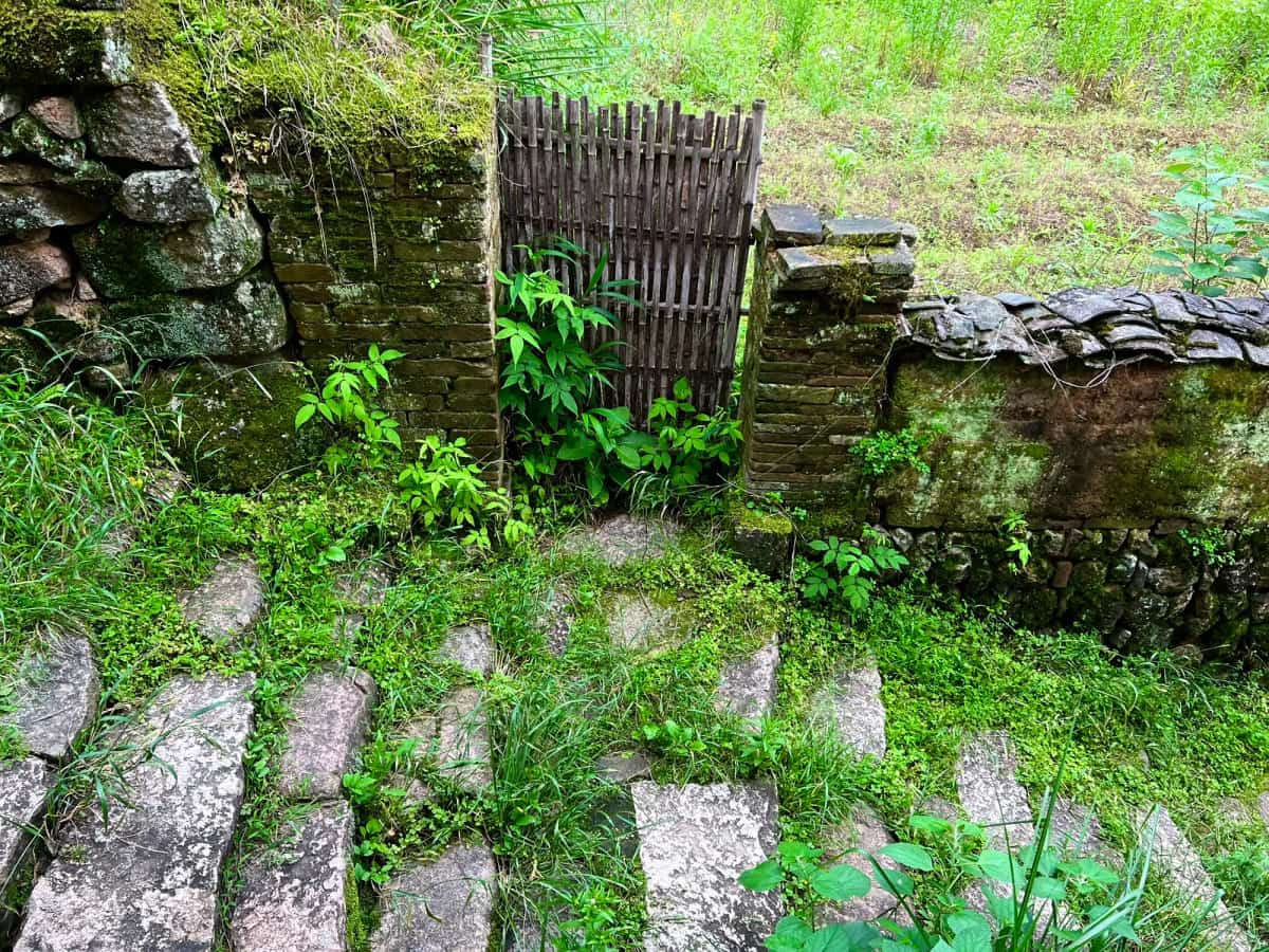 张山头红军墓群