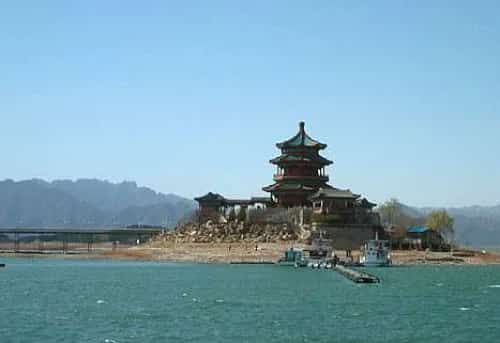 十三陵水库纪念碑