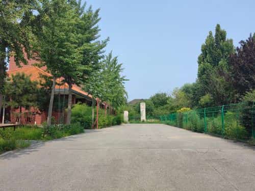 瓦儿哈朱嘛喇墓碑