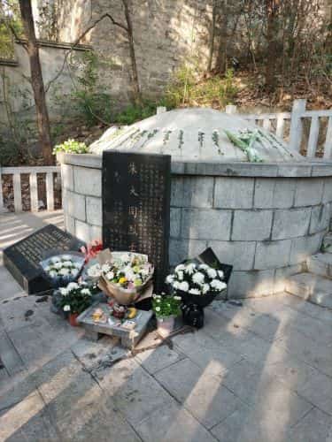 魏云岭烈士墓（红七团政委）