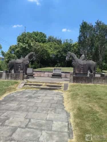 北岙岭墓前石刻