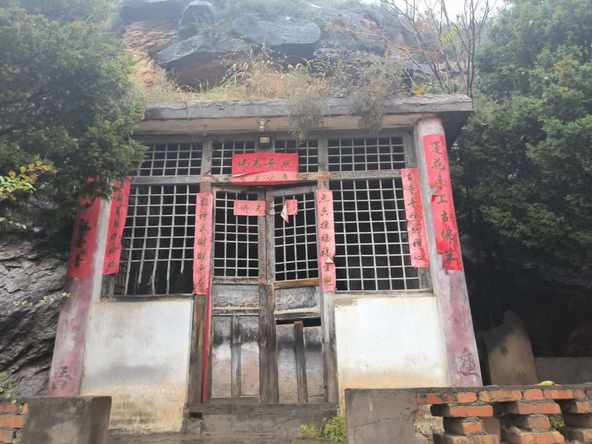 黄陵紫峨寺石窟