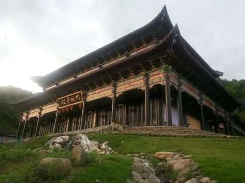 宝盖寺僧人墓群