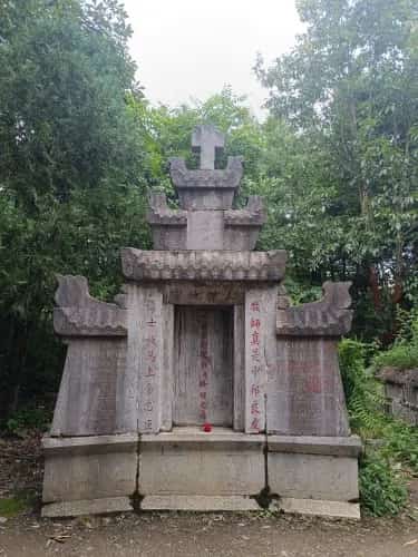 伯格理、高志华墓