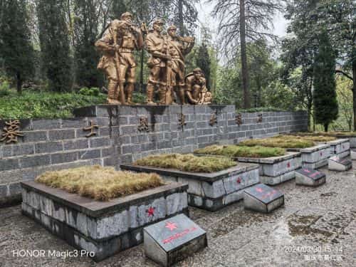 石壕红军烈士墓