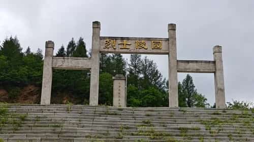 大堡机场空军飞行员烈士陵园