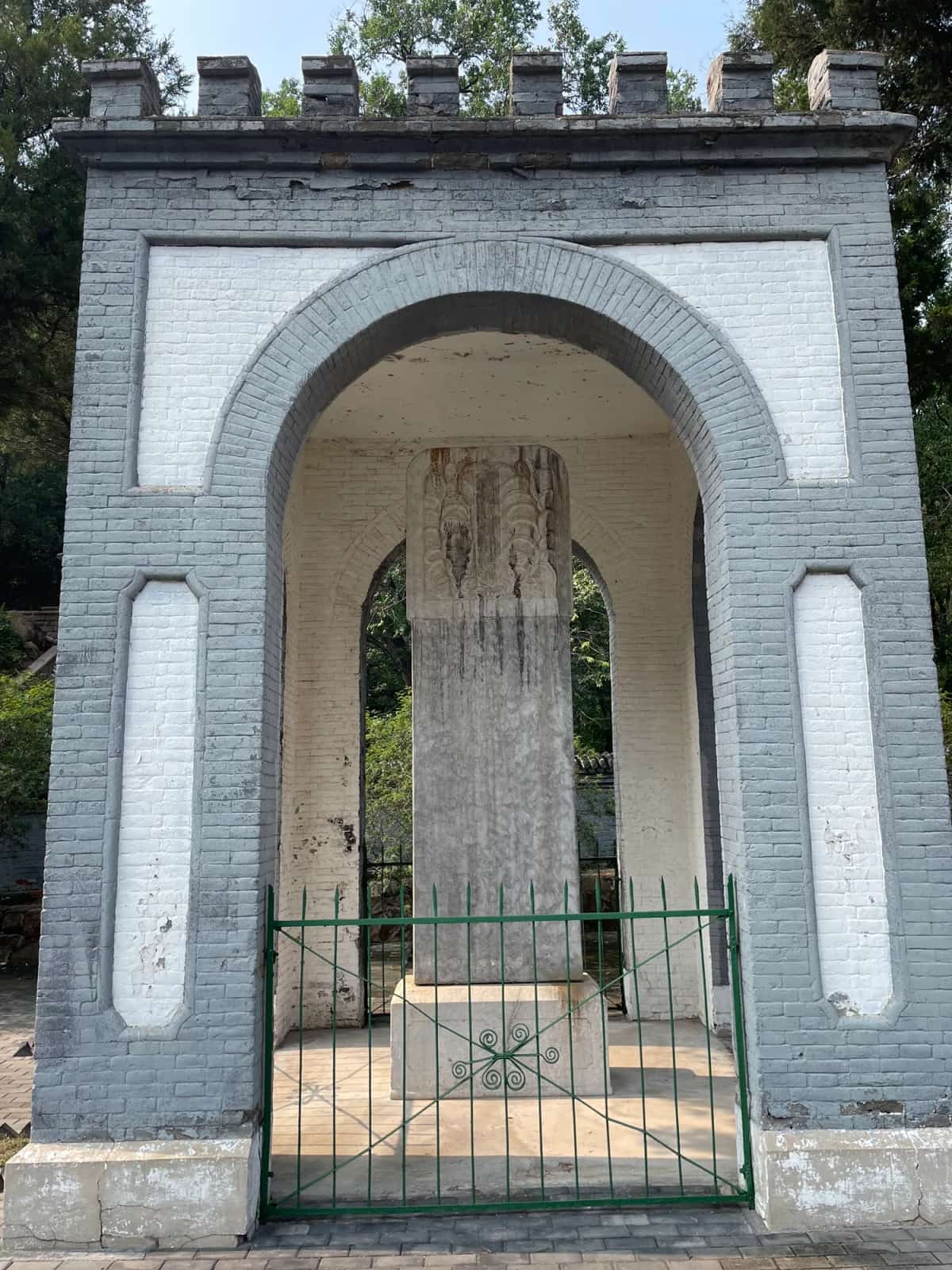 詹天佑铜像及墓